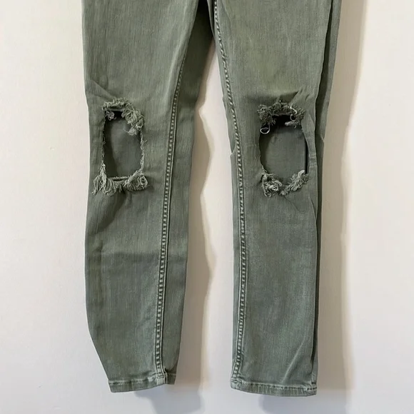 Free People Moss High Rise Distressed Busted Knee Skinny Jeans Size 31 - Picture 5 of 12